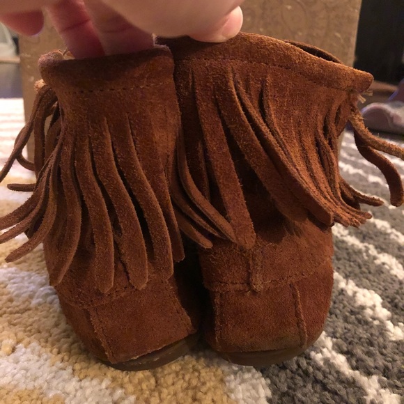 Minnetonka Fringe Moccasin, Sz 2 - Picture 4 of 6